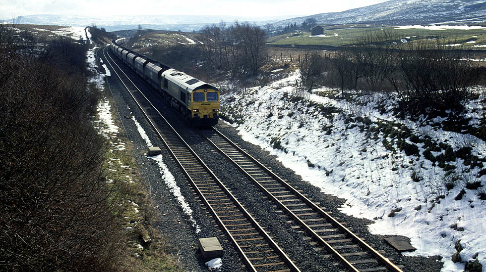 66528 at Ais Gill Summit