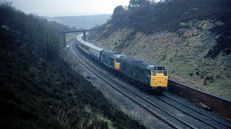 31292+31413 [Severn Valley Railway] at Dent
