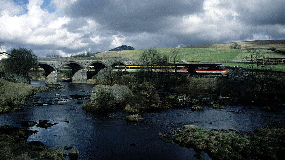43093 [Lady in Red] at Helwith Bridge
