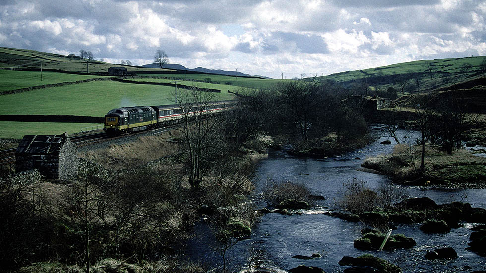 D9000 [Royal Scots Grey] at Helwith Bridge