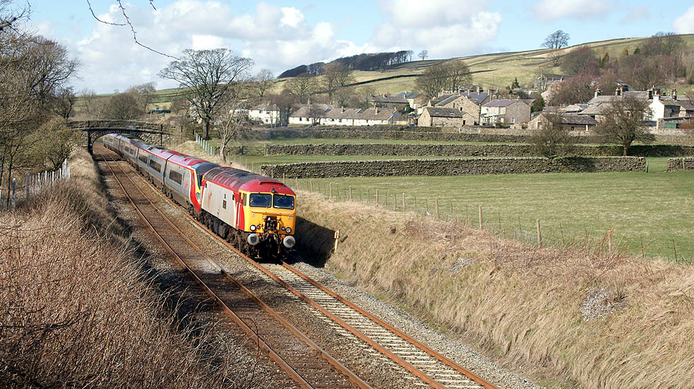 57312 [The Hood] at Long Preston