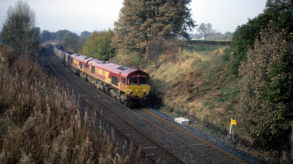 66220+66108 at Long Preston